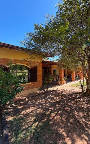 Casa à venda com 2500m², 4 quartos e 8 vagas Casa à venda com 2500m², 4 quartos e 8 vagasÁrea externa