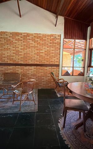 Casa à venda com 2500m², 4 quartos e 8 vagas Casa à venda com 2500m², 4 quartos e 8 vagasSala