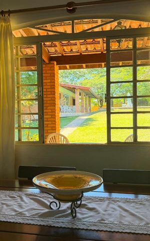 Casa à venda com 2500m², 4 quartos e 8 vagas Casa à venda com 2500m², 4 quartos e 8 vagasSala