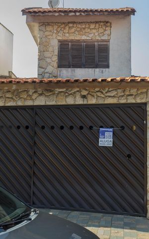 Casa para alugar com 216m², 2 quartos e 2 vagas Casa para alugar com 216m², 2 quartos e 2 vagasFachada
