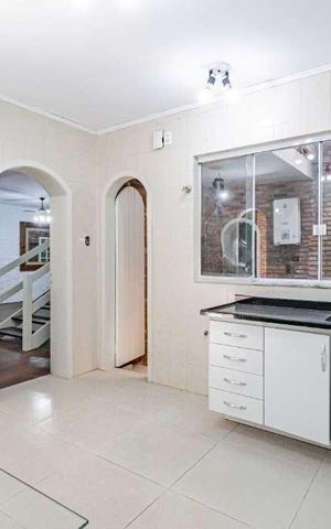 Casa para alugar com 277m², 4 quartos e 3 vagas Casa para alugar com 277m², 4 quartos e 3 vagasCozinha