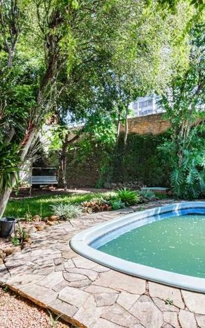 Casa para alugar com 277m², 4 quartos e 3 vagas Casa para alugar com 277m², 4 quartos e 3 vagasÁrea externa