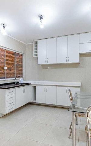 Casa para alugar com 277m², 4 quartos e 3 vagas Casa para alugar com 277m², 4 quartos e 3 vagasCozinha
