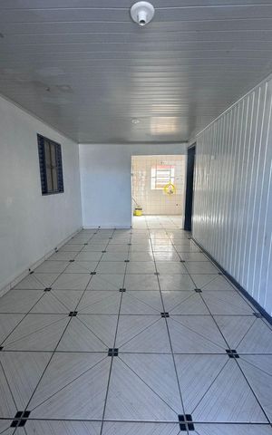 Casa à venda com 200m², 2 quartos e 2 vagas Casa à venda com 200m², 2 quartos e 2 vagasSala