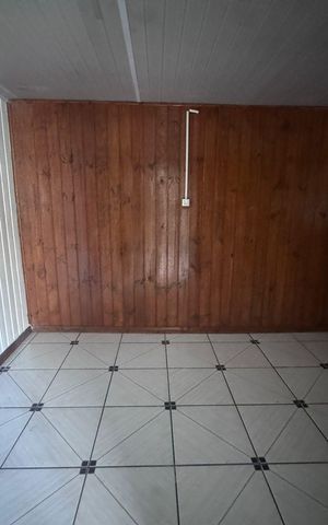 Casa à venda com 200m², 2 quartos e 2 vagas Casa à venda com 200m², 2 quartos e 2 vagasQuarto