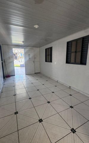 Casa à venda com 200m², 2 quartos e 2 vagas Casa à venda com 200m², 2 quartos e 2 vagasSala
