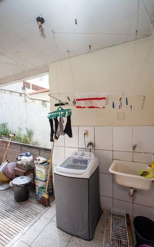 Casa à venda com 251m², 5 quartos e 2 vagas Casa à venda com 251m², 5 quartos e 2 vagasCasa 2 - Cozinha e Área de Serviço