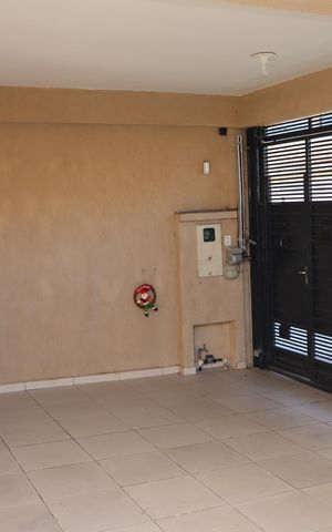 Casa à venda com 68m², 2 quartos e 2 vagasGaragem