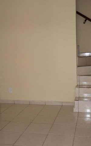 Casa à venda com 68m², 2 quartos e 2 vagasSala