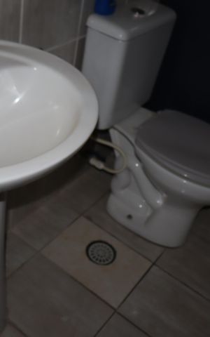 Casa à venda com 68m², 2 quartos e 2 vagasBanheiro andar superior
