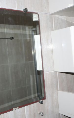 Casa à venda com 68m², 2 quartos e 2 vagasBanheiro andar superior
