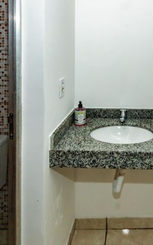 Casa de condomínio à venda com 99m², 2 quartos e 1 vagaBanheiro social 