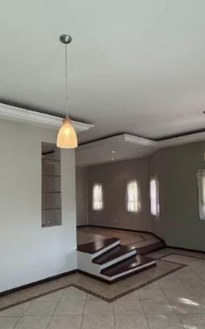 Casa de condomínio à venda com 293m², 3 quartos e 4 vagasSala