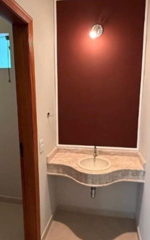 Casa de condomínio à venda com 293m², 3 quartos e 4 vagasLavabo