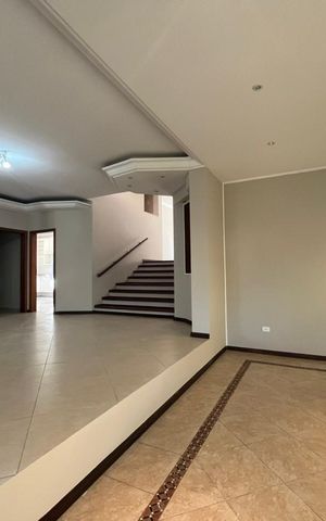 Casa de condomínio à venda com 293m², 3 quartos e 4 vagasSala