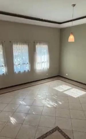Casa de condomínio à venda com 293m², 3 quartos e 4 vagasSala