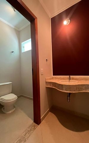 Casa de condomínio à venda com 293m², 3 quartos e 4 vagasLavabo