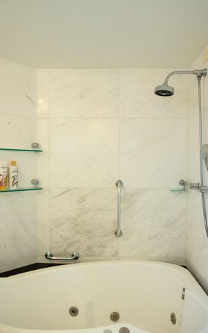 Apartamento à venda com 150m², 4 quartos e 2 vagas Apartamento à venda com 150m², 4 quartos e 2 vagasBanheiro da Suíte