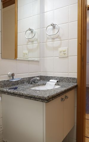 Apartamento à venda com 78m², 3 quartos e 2 vagasBanheiro