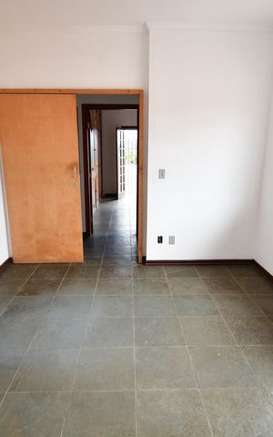 Casa à venda com 284m², 3 quartos e 5 vagasEscritório