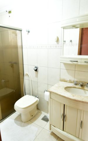 Casa à venda com 284m², 3 quartos e 5 vagasBanheiro