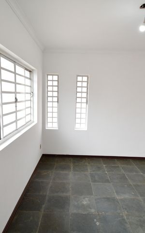 Casa à venda com 284m², 3 quartos e 5 vagasSala