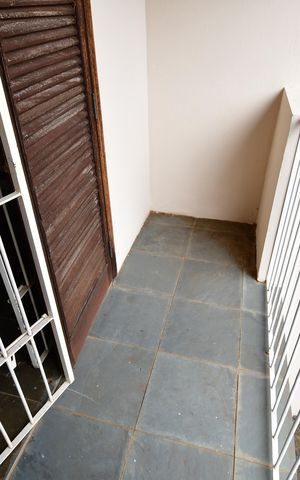 Casa à venda com 284m², 3 quartos e 5 vagasQuarto 2 - Sacada