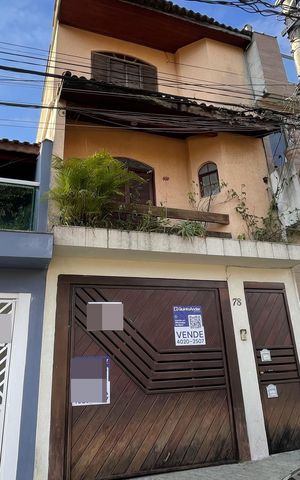 Casa à venda com 160m², 4 quartos e sem vaga Casa à venda com 160m², 4 quartos e sem vagaFachada + Placa