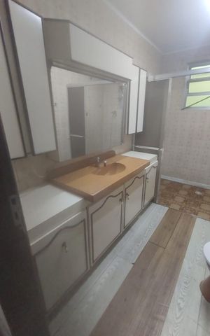 Casa para alugar com 150m², 3 quartos e 2 vagas Casa para alugar com 150m², 3 quartos e 2 vagasBanheiro
