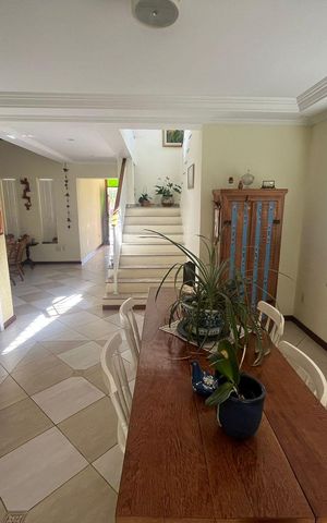 Casa de condomínio à venda com 278m², 4 quartos e 4 vagas