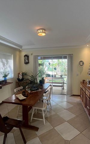 Casa de condomínio à venda com 278m², 4 quartos e 4 vagas