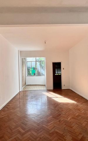 Apartamento à venda com 121m², 3 quartos e sem vaga Apartamento à venda com 121m², 3 quartos e sem vagaSala