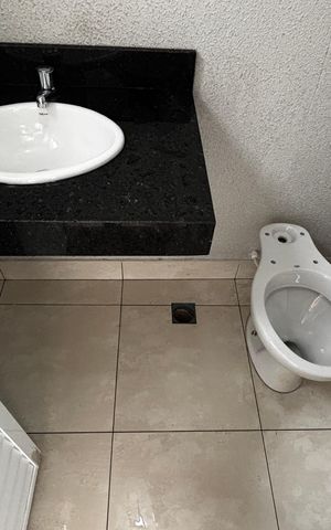 Apartamento para alugar com 85m², 2 quartos e 1 vaga Apartamento para alugar com 85m², 2 quartos e 1 vagaCobertura - Banheiro