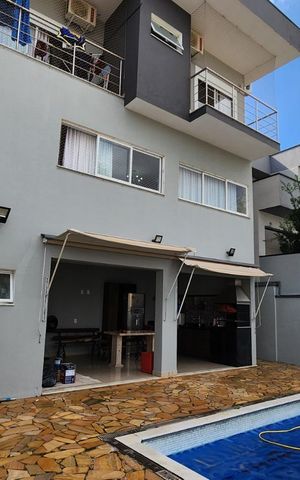 Casa à venda com 247m², 3 quartos e 3 vagasÁrea externa