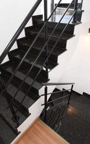 Casa à venda com 100m², 3 quartos e 2 vagasCorredor/ Escadas
