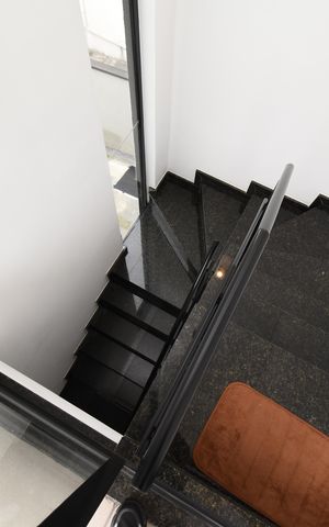 Casa à venda com 100m², 3 quartos e 2 vagasEscadas
