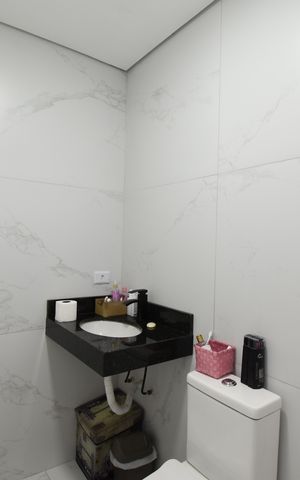 Casa à venda com 100m², 3 quartos e 2 vagasBanheiro da Suíte