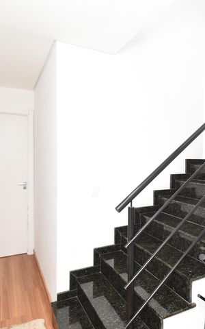 Casa à venda com 100m², 3 quartos e 2 vagasCorredor/ Escadas
