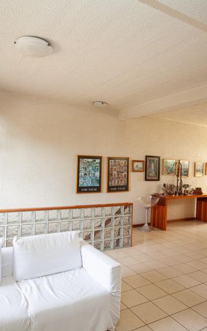 Casa à venda com 282m², 4 quartos e 3 vagas Casa à venda com 282m², 4 quartos e 3 vagasSala