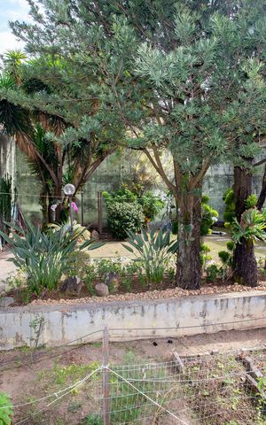 Casa à venda com 282m², 4 quartos e 3 vagas Casa à venda com 282m², 4 quartos e 3 vagasQuintal