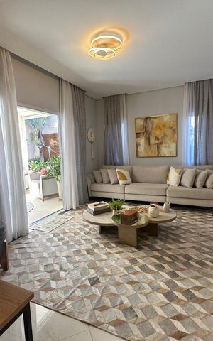 Casa de condomínio para alugar com 320m², 3 quartos e 6 vagas Casa de condomínio para alugar com 320m², 3 quartos e 6 vagasSala