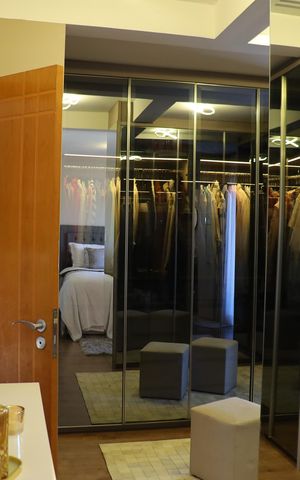 Casa de condomínio para alugar com 320m², 3 quartos e 6 vagas Casa de condomínio para alugar com 320m², 3 quartos e 6 vagasCloset da suíte 3