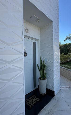 Casa de condomínio para alugar com 320m², 3 quartos e 6 vagas Casa de condomínio para alugar com 320m², 3 quartos e 6 vagasFachada