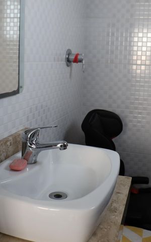 Casa de condomínio para alugar com 320m², 3 quartos e 6 vagas Casa de condomínio para alugar com 320m², 3 quartos e 6 vagasBanheiro de serviço