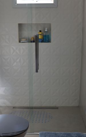 Casa de condomínio para alugar com 320m², 3 quartos e 6 vagas Casa de condomínio para alugar com 320m², 3 quartos e 6 vagasBanheiro da Suíte 2