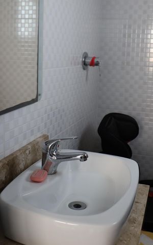 Casa de condomínio para alugar com 320m², 3 quartos e 6 vagas Casa de condomínio para alugar com 320m², 3 quartos e 6 vagasBanheiro de serviço