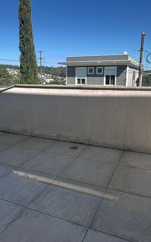 Casa de condomínio para alugar com 320m², 3 quartos e 6 vagas Casa de condomínio para alugar com 320m², 3 quartos e 6 vagasVaranda