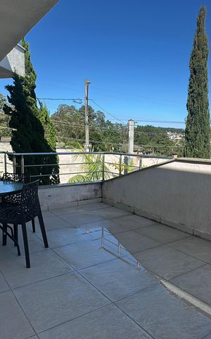 Casa de condomínio para alugar com 320m², 3 quartos e 6 vagas Casa de condomínio para alugar com 320m², 3 quartos e 6 vagasVaranda