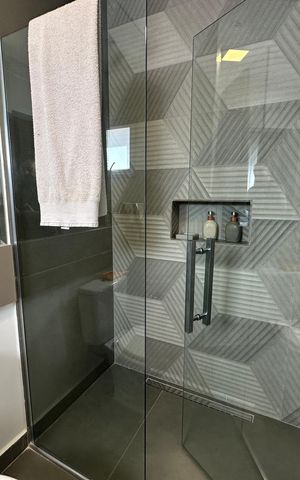 Casa de condomínio para alugar com 320m², 3 quartos e 6 vagas Casa de condomínio para alugar com 320m², 3 quartos e 6 vagasBanheiro social