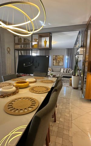 Casa de condomínio para alugar com 320m², 3 quartos e 6 vagas Casa de condomínio para alugar com 320m², 3 quartos e 6 vagasSala de Jantar
